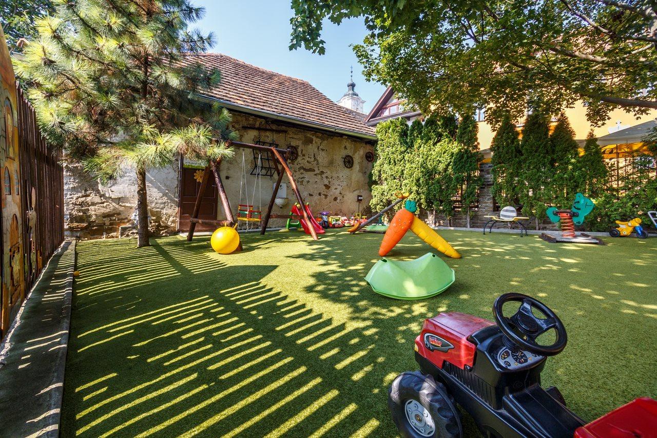 Penzion - Restaurant Atrium Poprád Kültér fotó