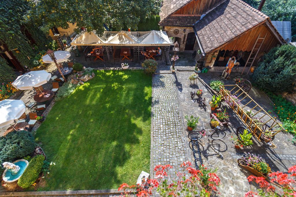 Penzion - Restaurant Atrium Poprád Kültér fotó