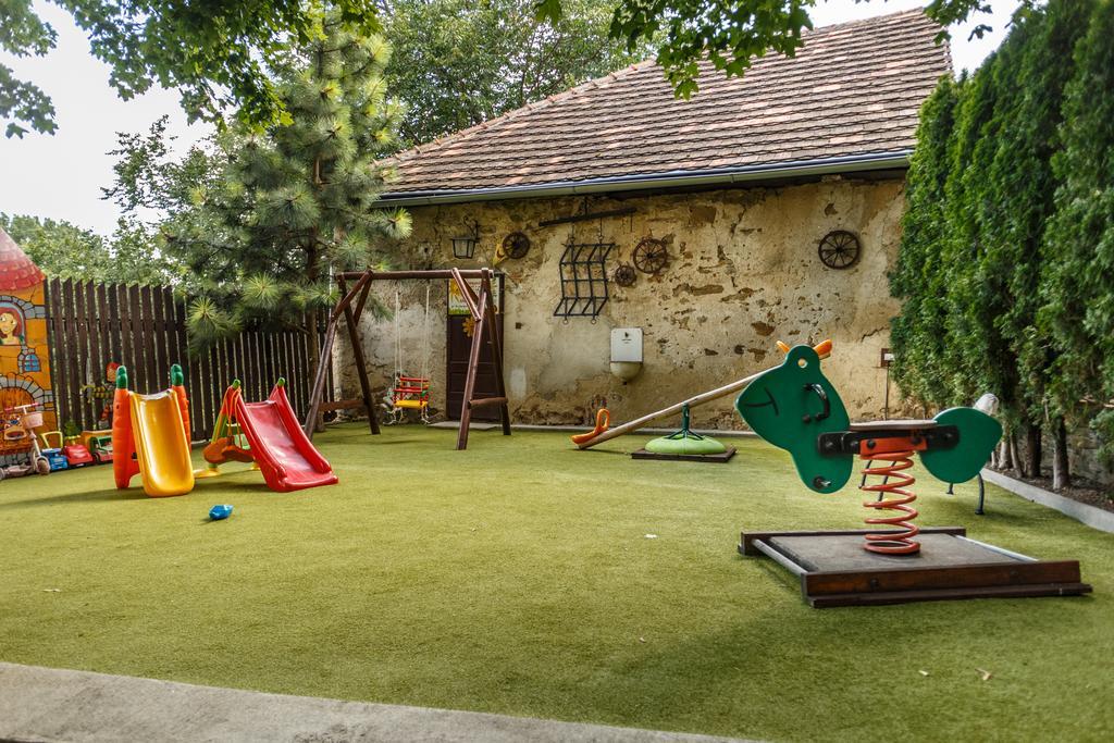 Penzion - Restaurant Atrium Poprád Kültér fotó
