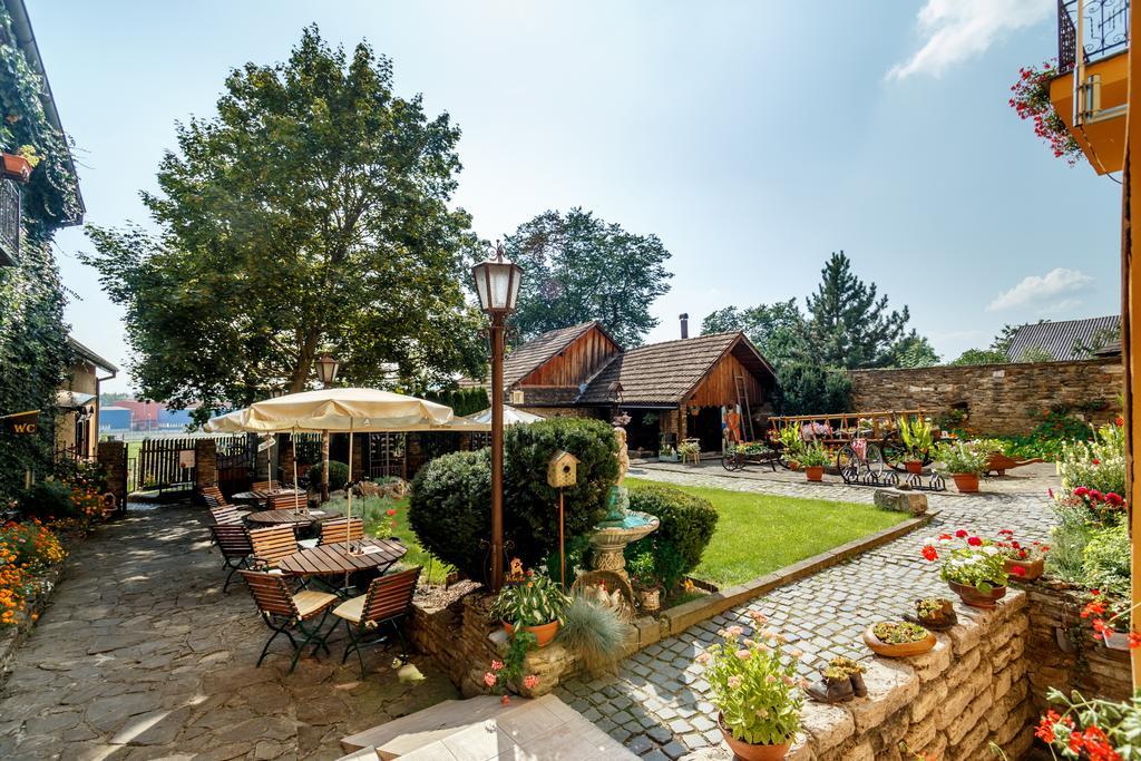 Penzion - Restaurant Atrium Poprád Kültér fotó